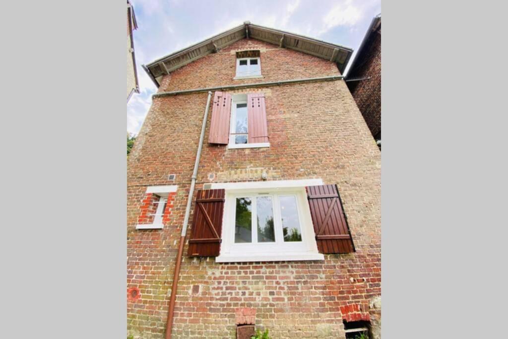 Appartement Cosy Avec Jardin Chaleureux Laon Exteriör bild